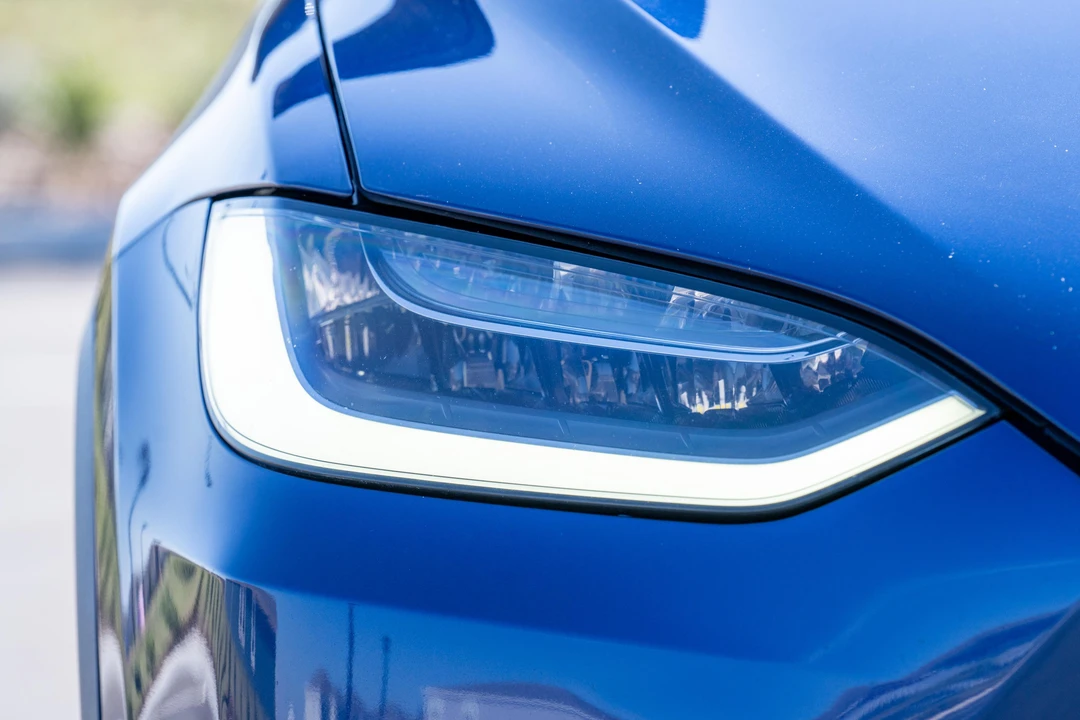 2021 Tesla Model X - Image 16 of 31