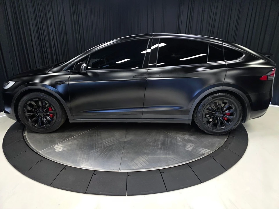 2021 Tesla Model X - Image 9 of 21