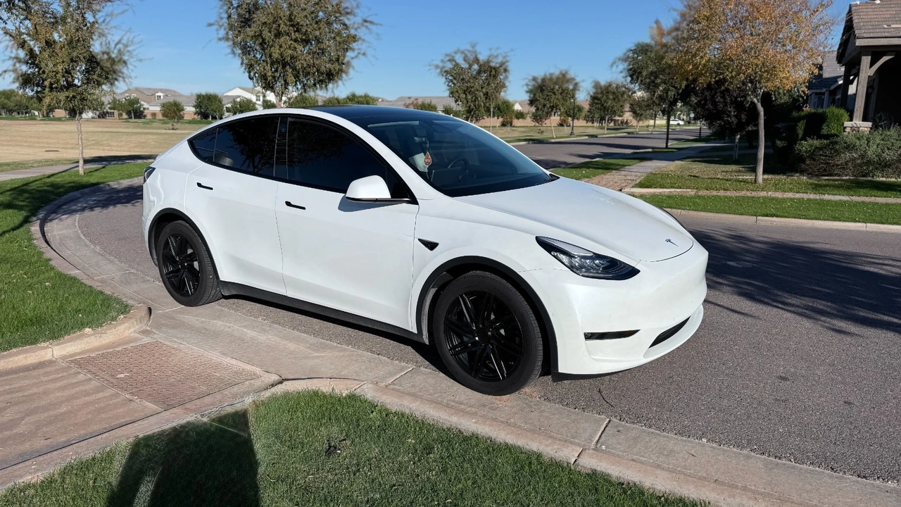 2021 Tesla Model Y - Image 8 of 21