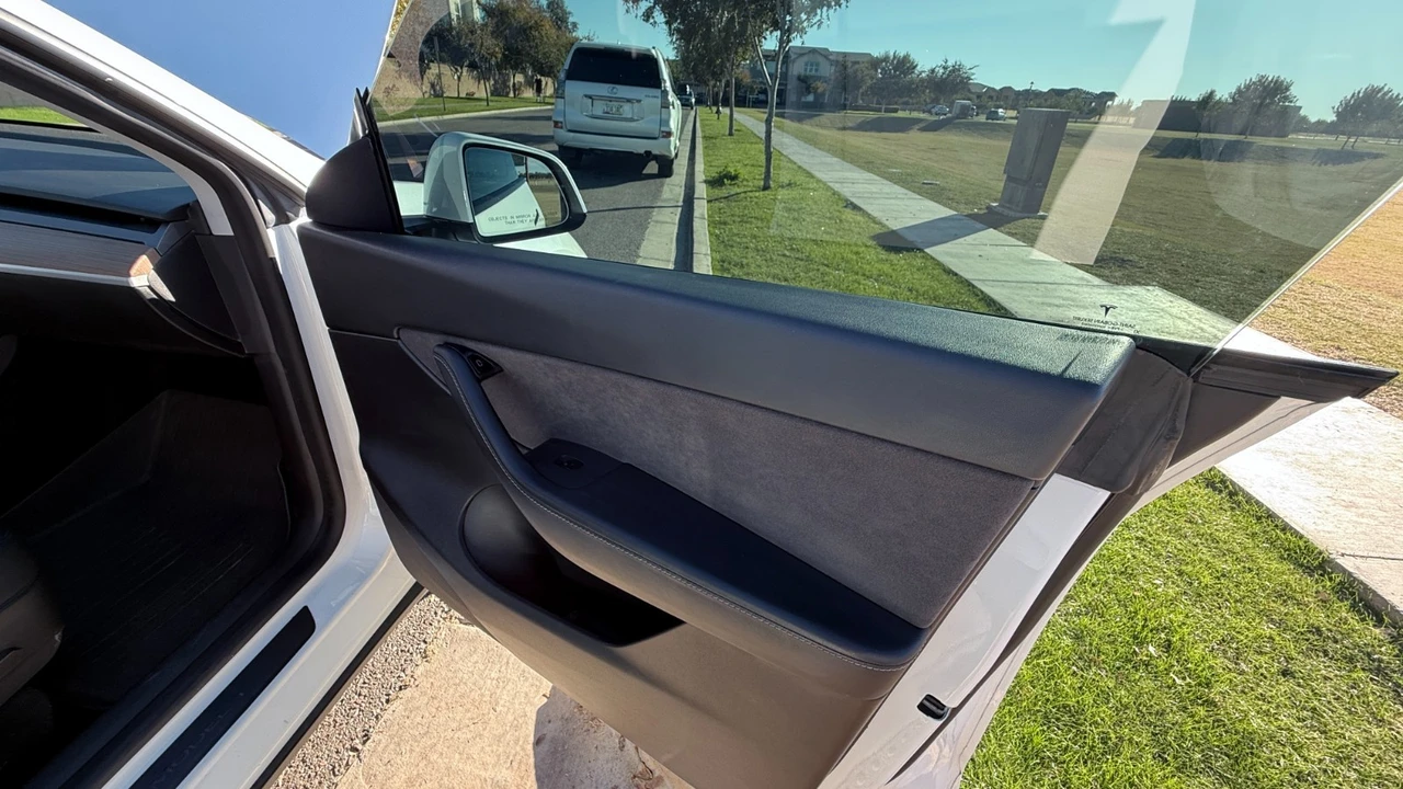 2021 Tesla Model Y - Image 16 of 21