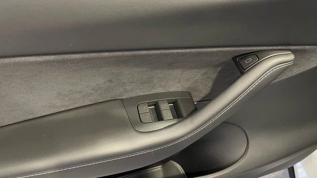 2021 Tesla Model Y - Image 25 of 31