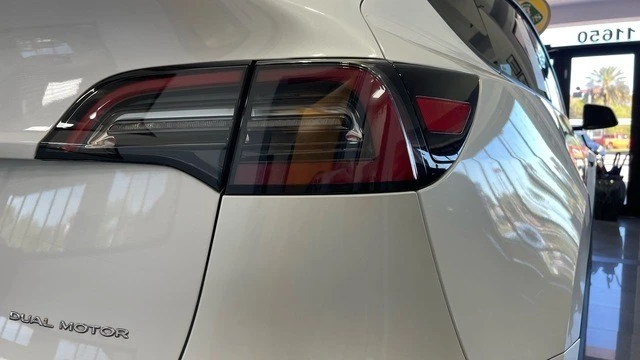 2021 Tesla Model Y - Image 17 of 31