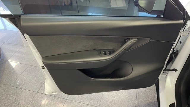 2021 Tesla Model Y - Image 24 of 31