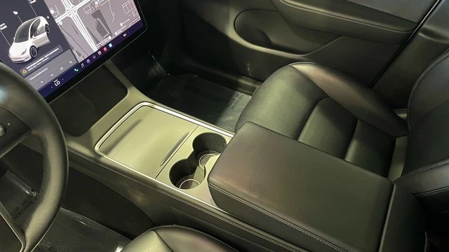 2021 Tesla Model Y - Image 28 of 31