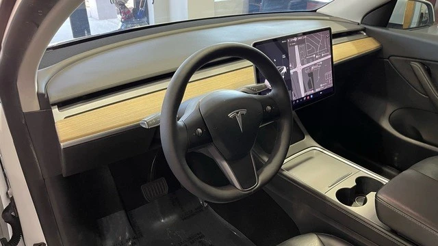 2021 Tesla Model Y - Image 26 of 31