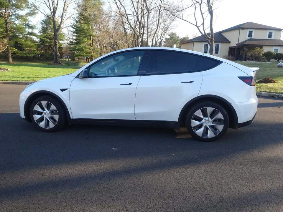 2021 Tesla Model Y - Image 9 of 20