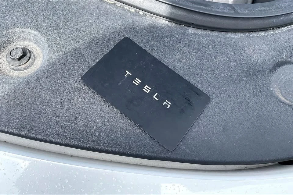 2021 Tesla Model Y - Image 17 of 20