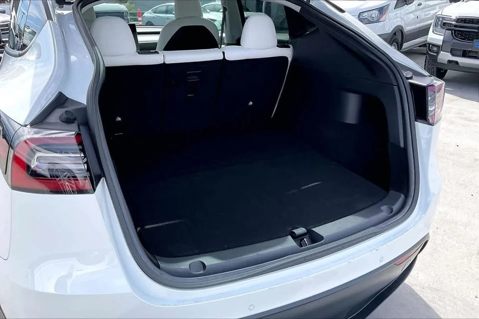 2021 Tesla Model Y - Image 16 of 20