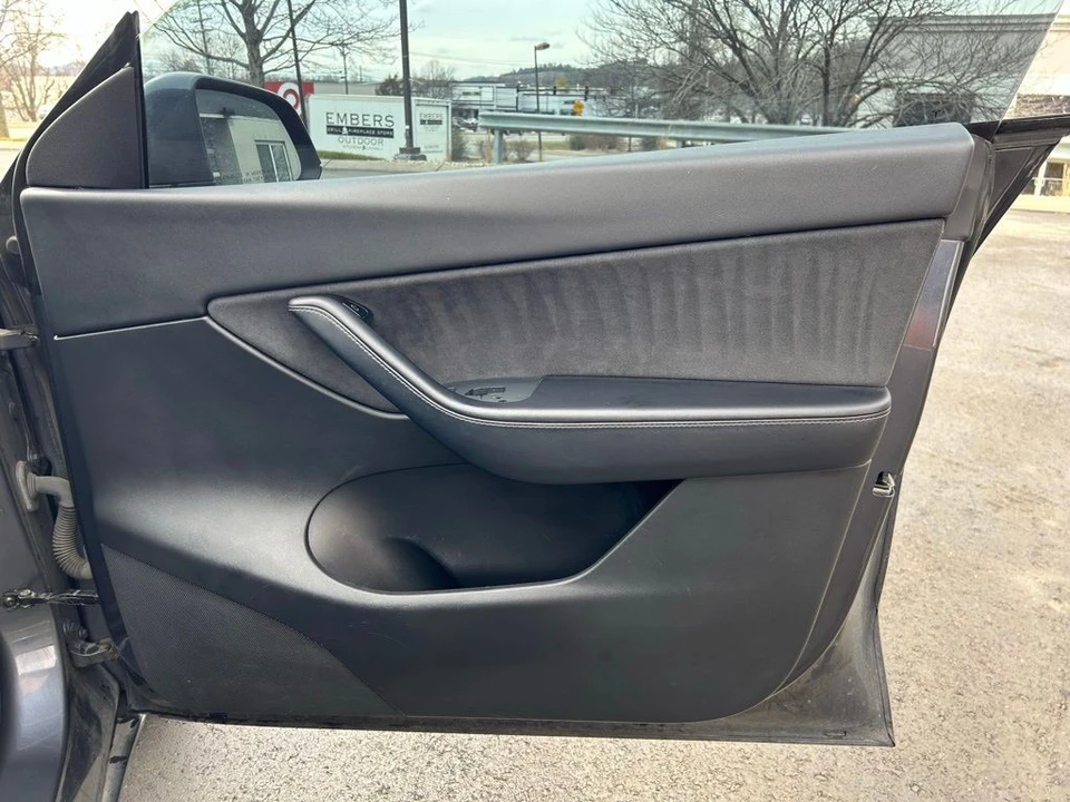 2021 Tesla Model Y - Image 12 of 17
