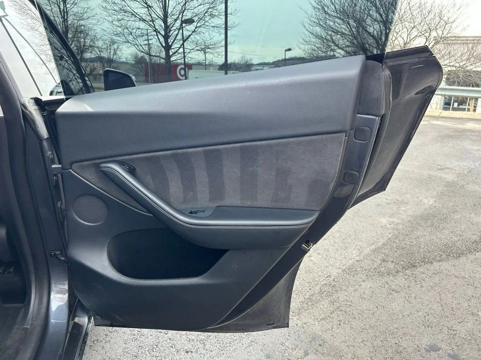 2021 Tesla Model Y - Image 8 of 17