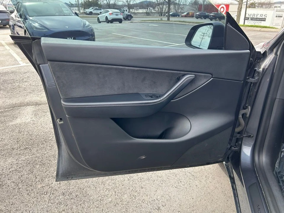 2021 Tesla Model Y - Image 14 of 17
