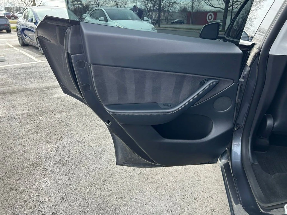 2021 Tesla Model Y - Image 10 of 17