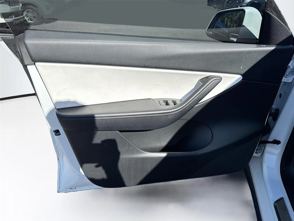 2021 Tesla Model Y - Image 14 of 17