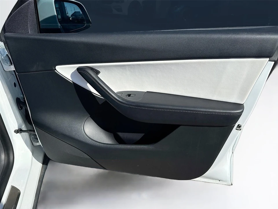 2021 Tesla Model Y - Image 9 of 17