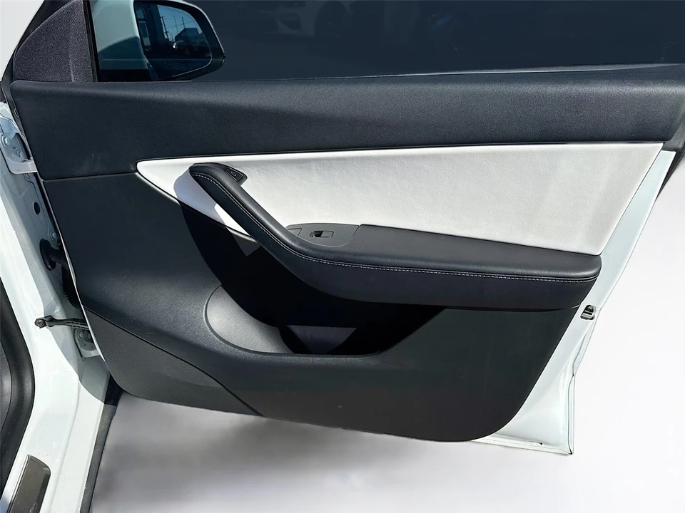 2021 Tesla Model Y - Image 9 of 17