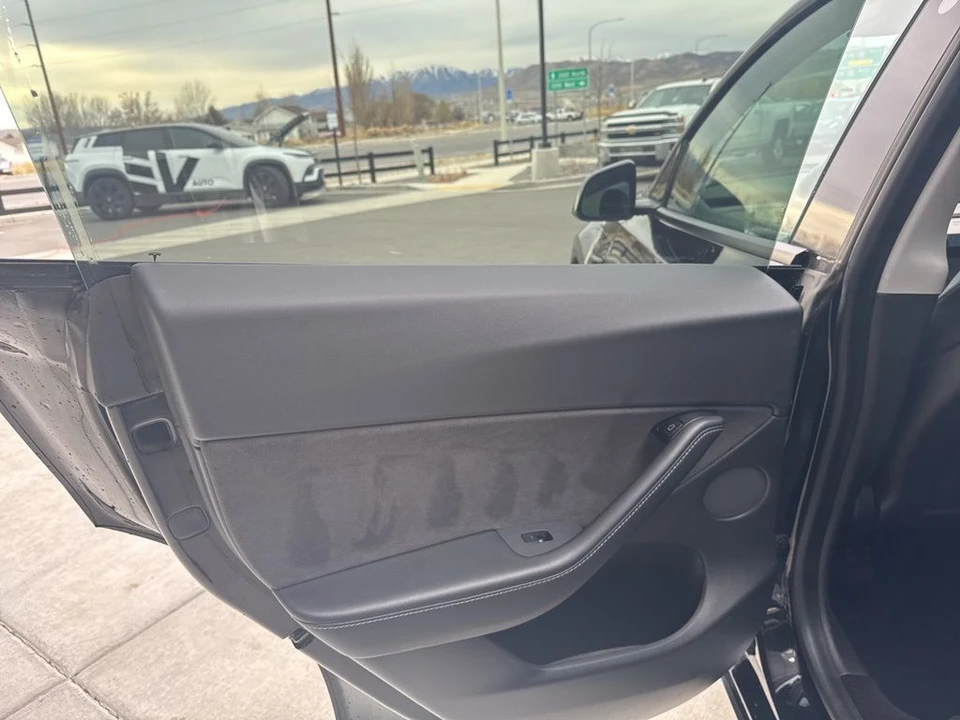 2021 Tesla Model Y - Image 13 of 21