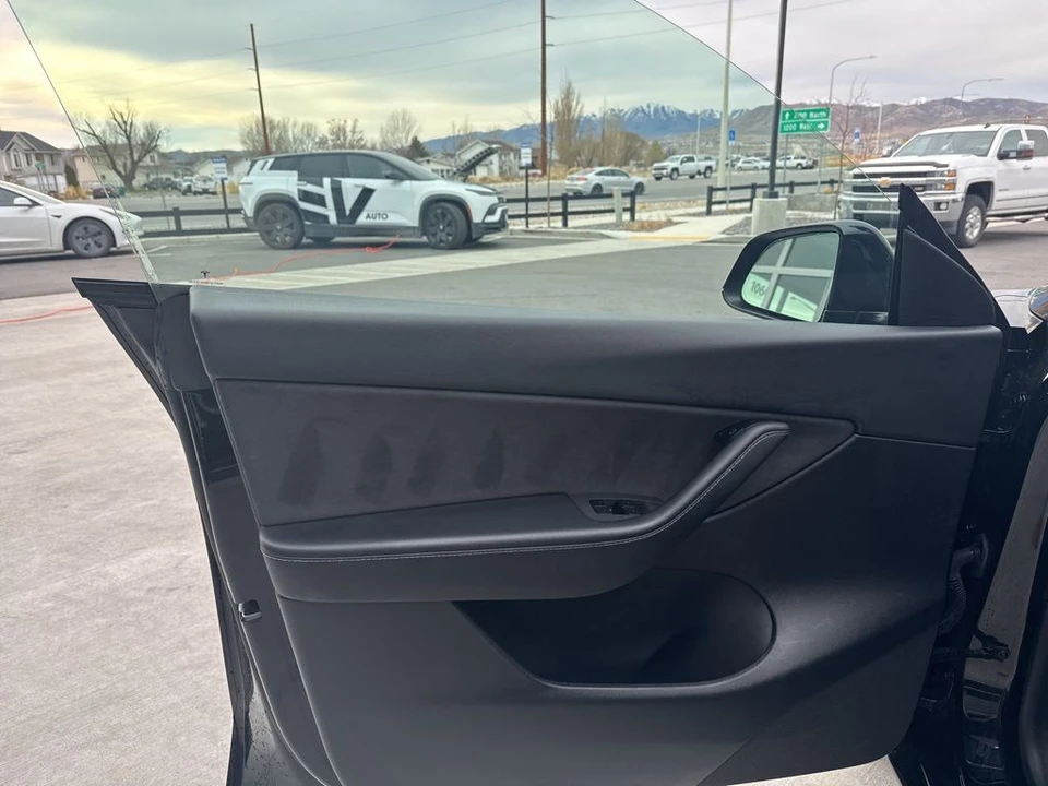 2021 Tesla Model Y - Image 10 of 21
