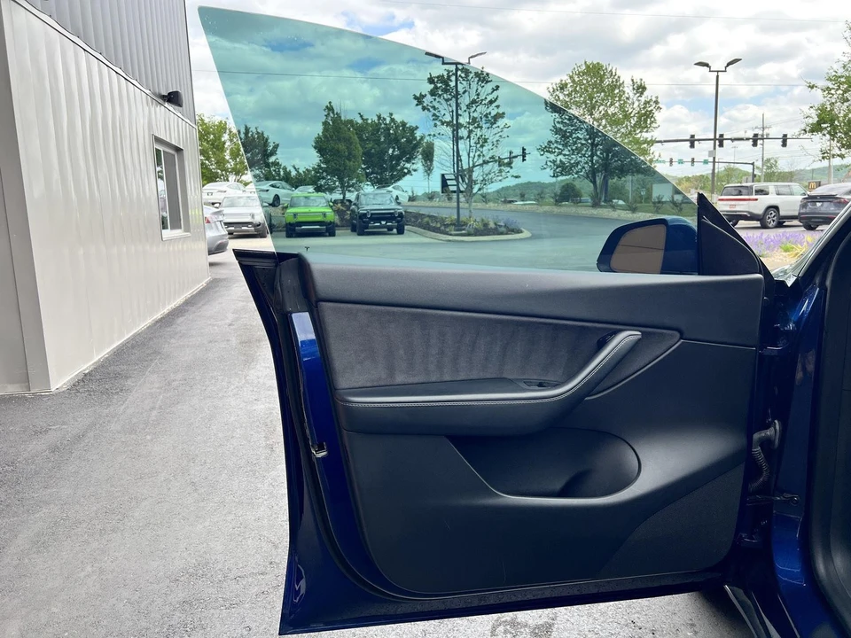 2021 Tesla Model Y - Image 9 of 17