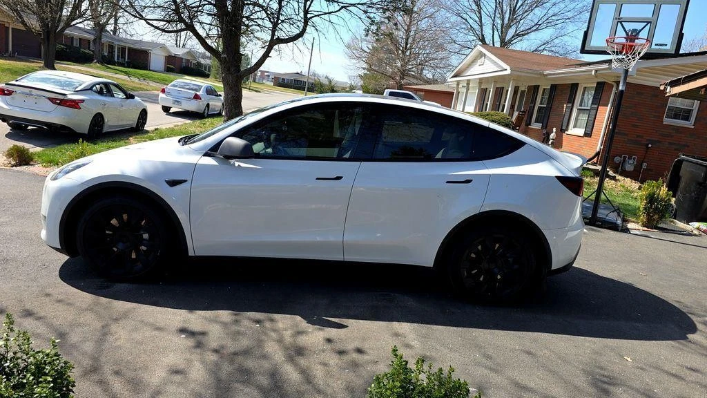 2021 Tesla Model Y - Image 2 of 9