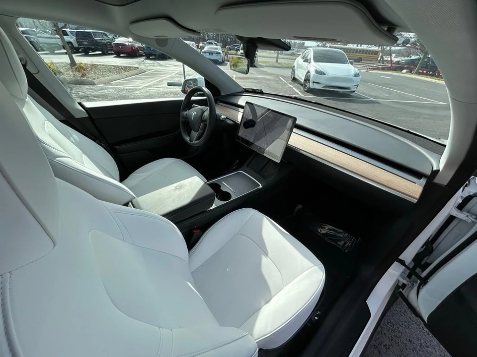 2021 Tesla Model Y - Image 10 of 13