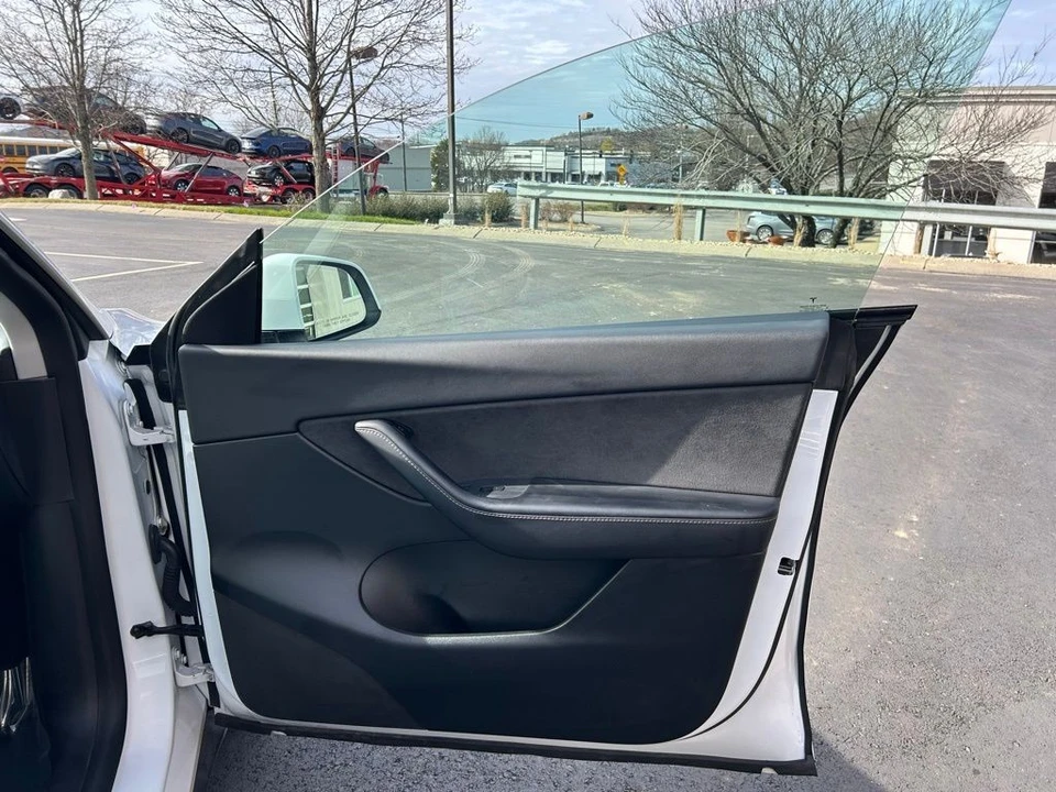 2021 Tesla Model Y - Image 9 of 13