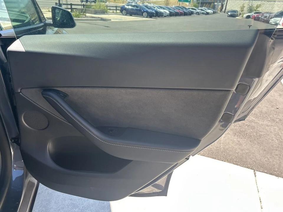 2021 Tesla Model Y - Image 16 of 21