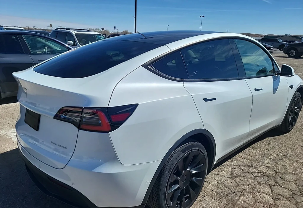 2021 Tesla Model Y - Image 2 of 11