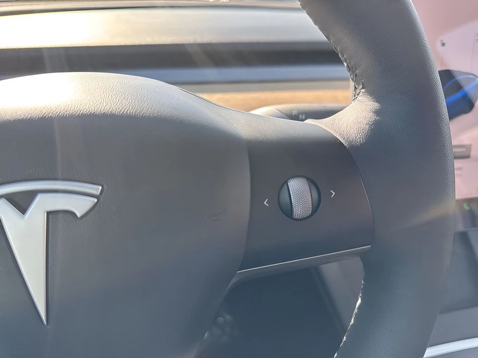 2021 Tesla Model Y - Image 15 of 21