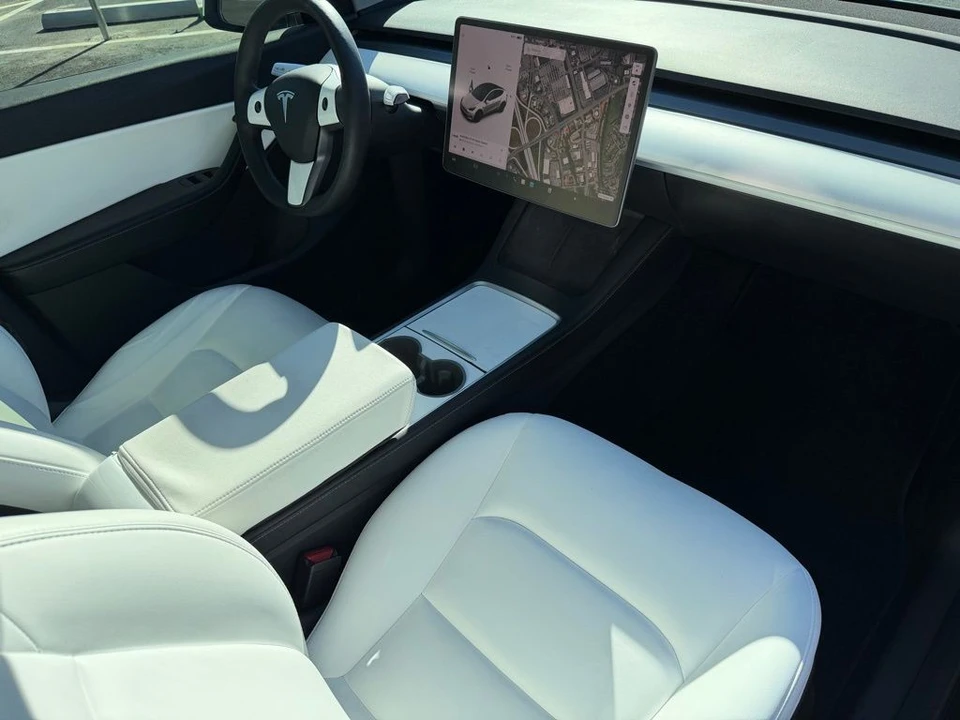 2021 Tesla Model Y - Image 15 of 18