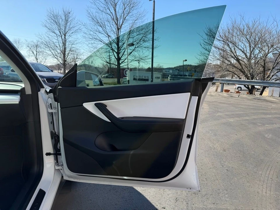 2021 Tesla Model Y - Image 13 of 18