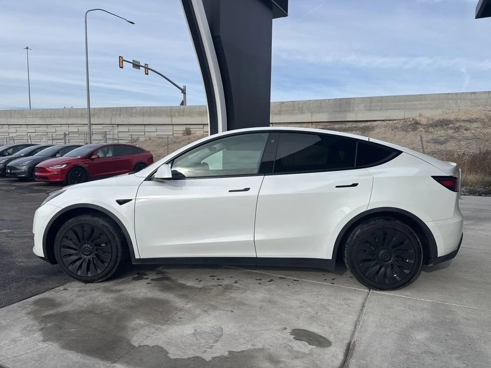 2021 Tesla Model Y - Image 4 of 21