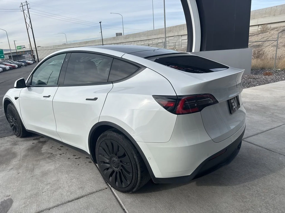 2021 Tesla Model Y - Image 5 of 21