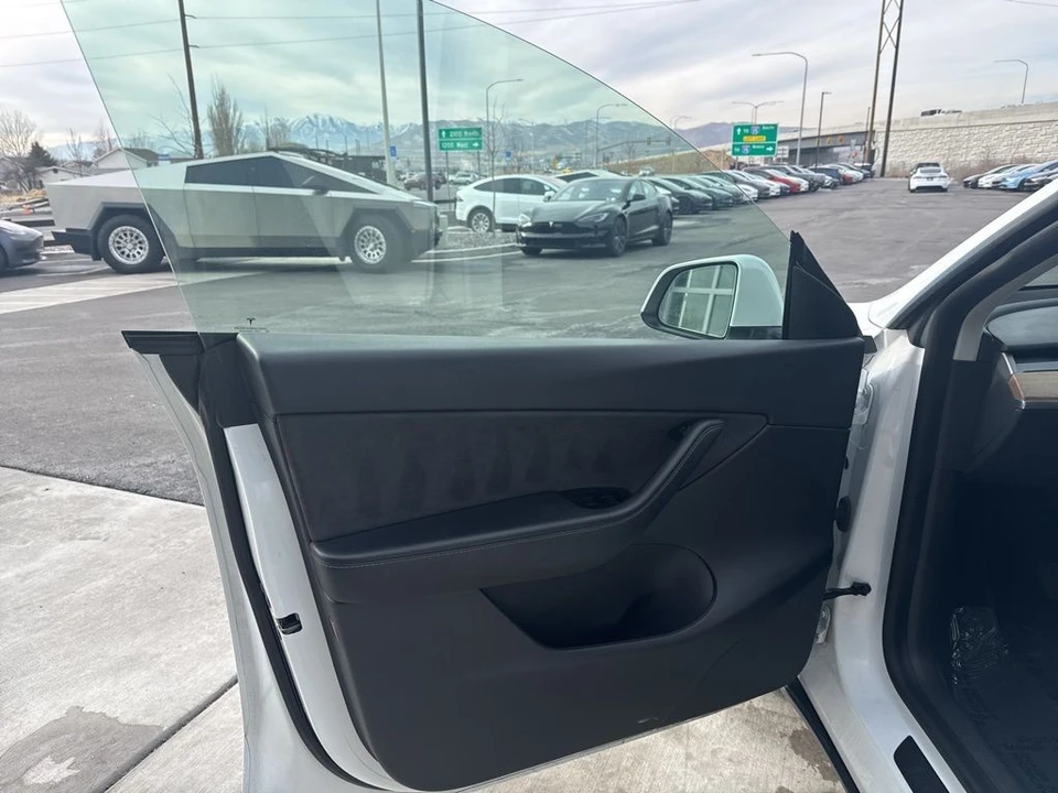 2021 Tesla Model Y - Image 10 of 21