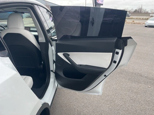 2021 Tesla Model Y - Image 16 of 21