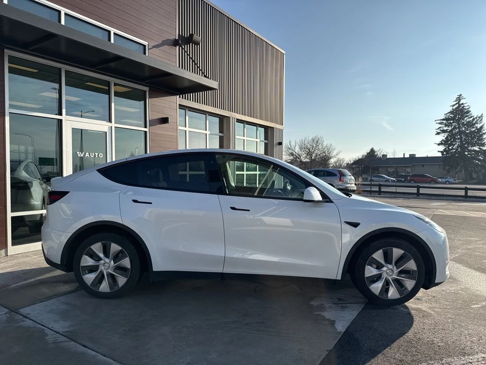 2021 Tesla Model Y - Image 8 of 21