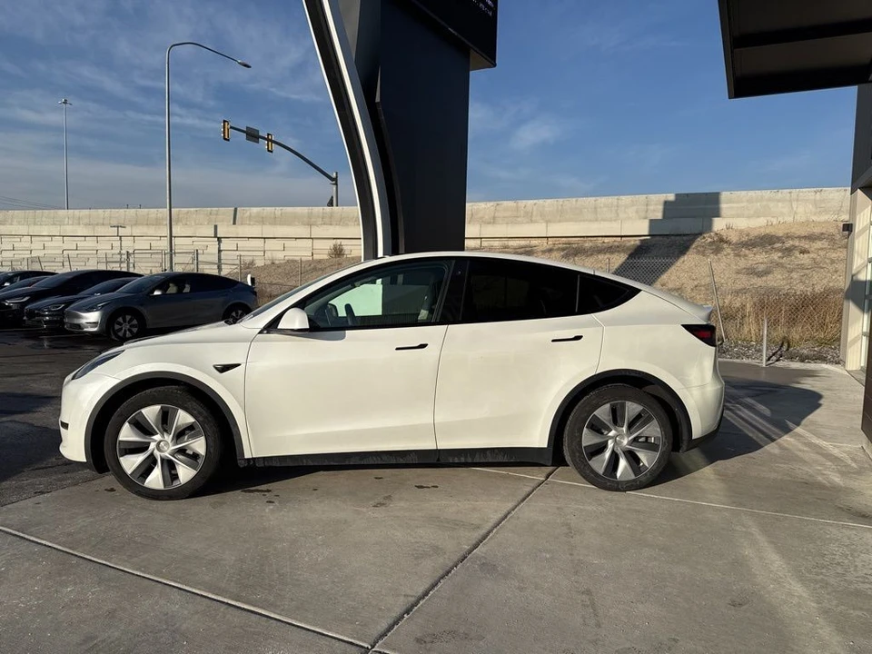 2021 Tesla Model Y - Image 4 of 21