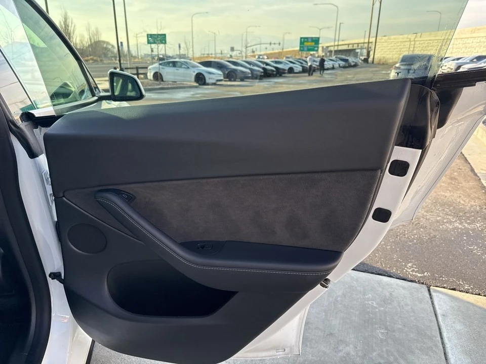 2021 Tesla Model Y - Image 17 of 21