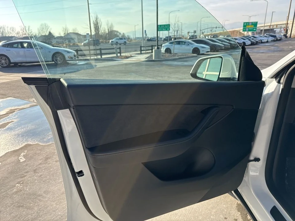 2021 Tesla Model Y - Image 10 of 21
