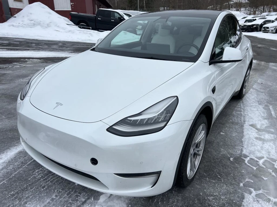 2021 Tesla Model Y - Image 10 of 12