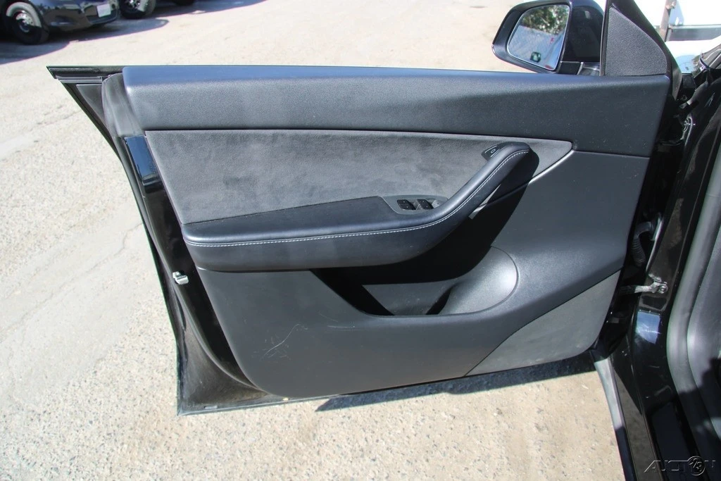 2021 Tesla Model Y - Image 15 of 21