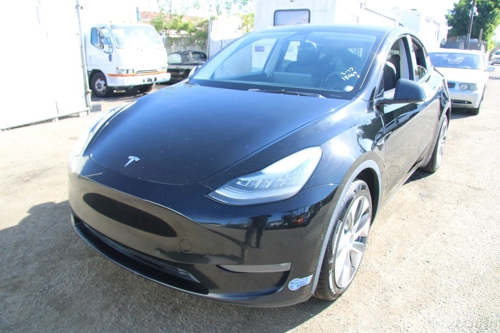 2021 Tesla Model Y - Image 2 of 21