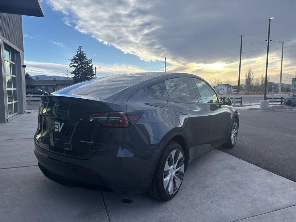 2021 Tesla Model Y - Image 8 of 21