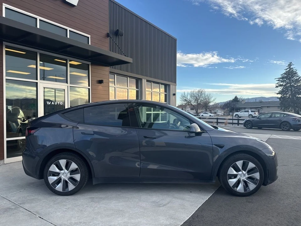 2021 Tesla Model Y - Image 9 of 21