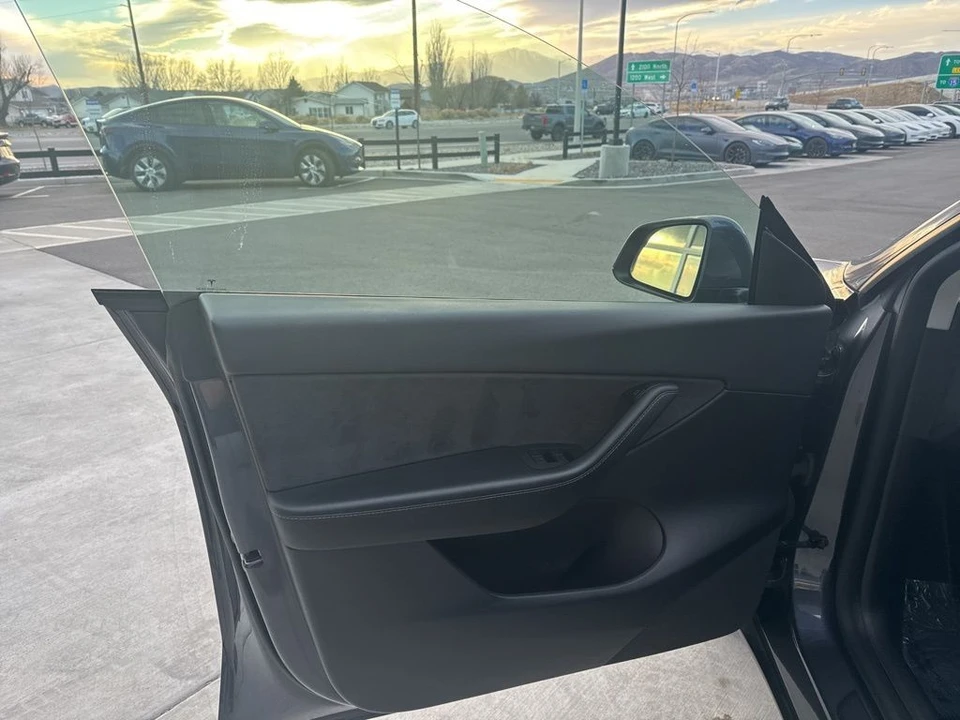 2021 Tesla Model Y - Image 11 of 21