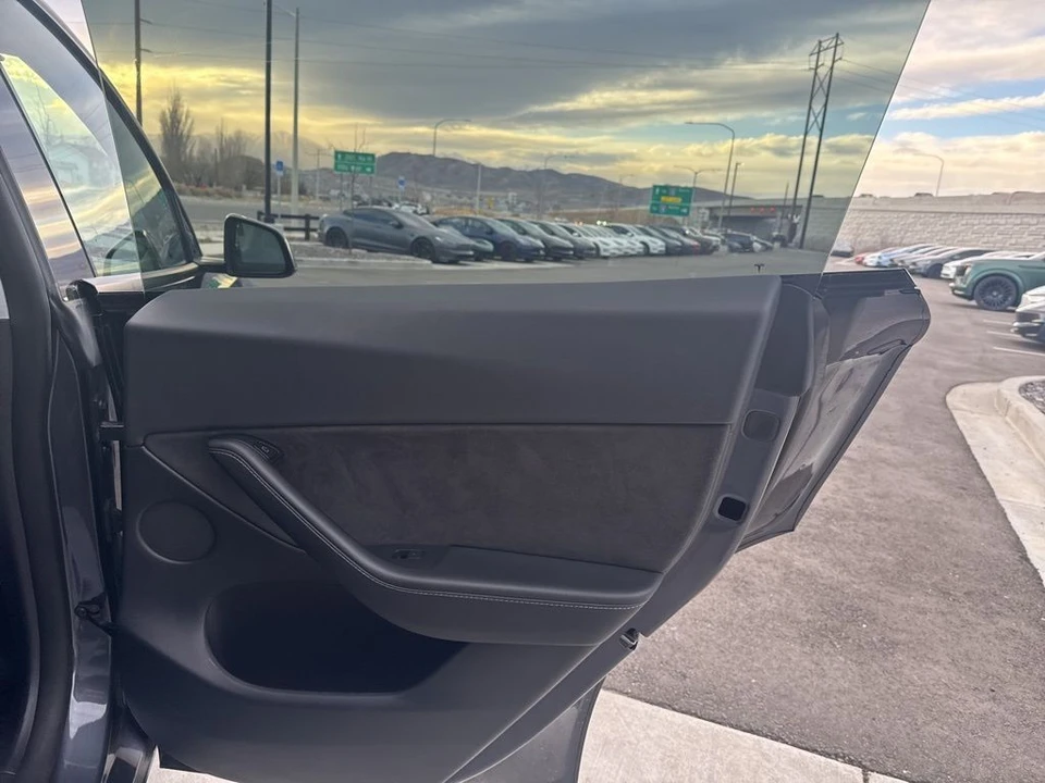 2021 Tesla Model Y - Image 18 of 21