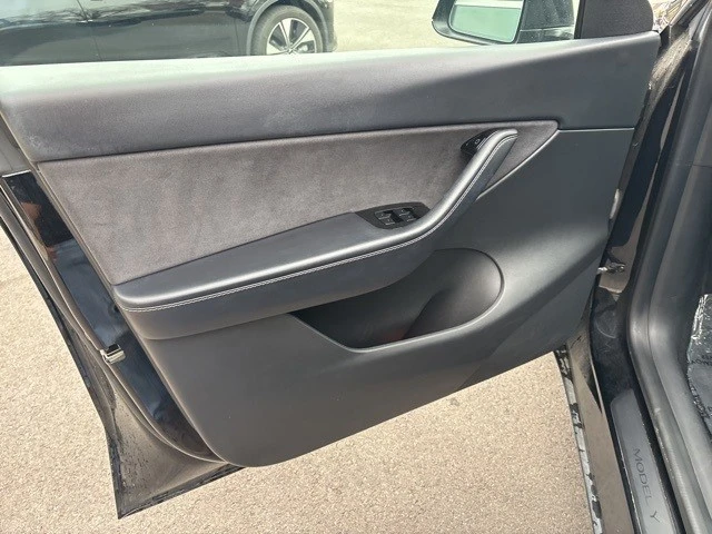 2021 Tesla Model Y - Image 11 of 21