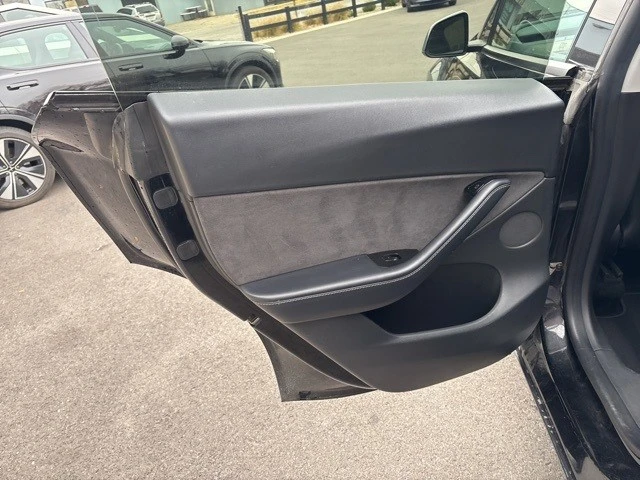 2021 Tesla Model Y - Image 16 of 21