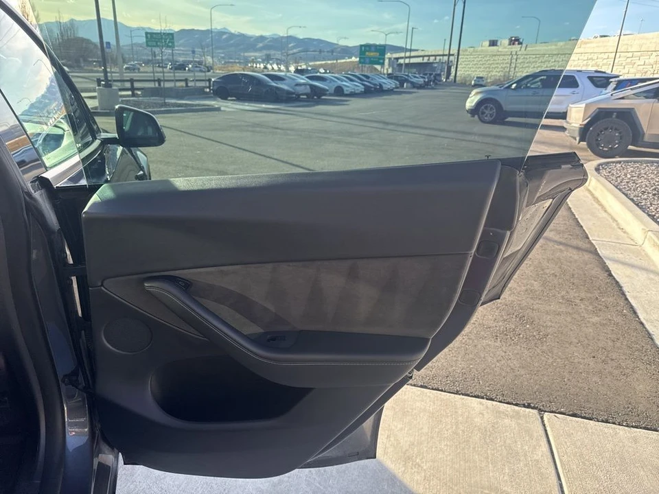 2021 Tesla Model Y - Image 18 of 21