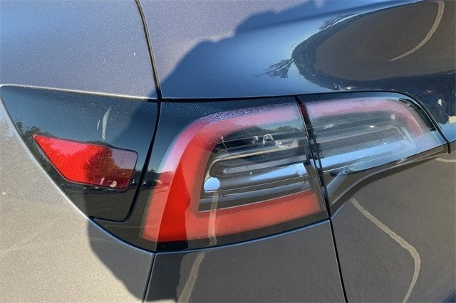 2021 Tesla Model Y - Image 11 of 12