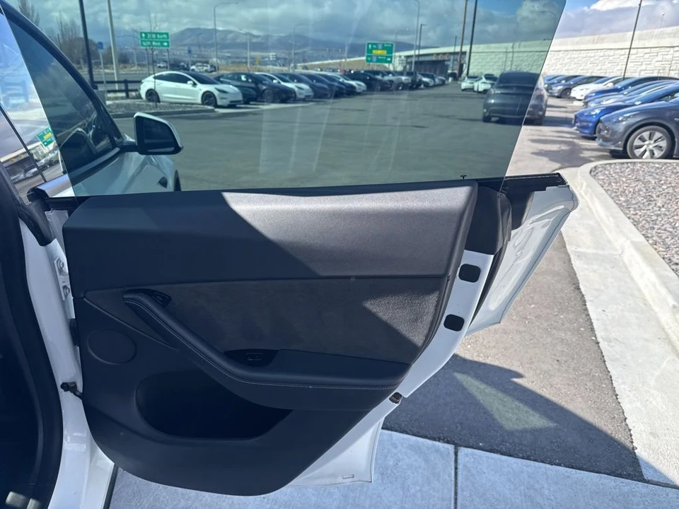 2021 Tesla Model Y - Image 17 of 21